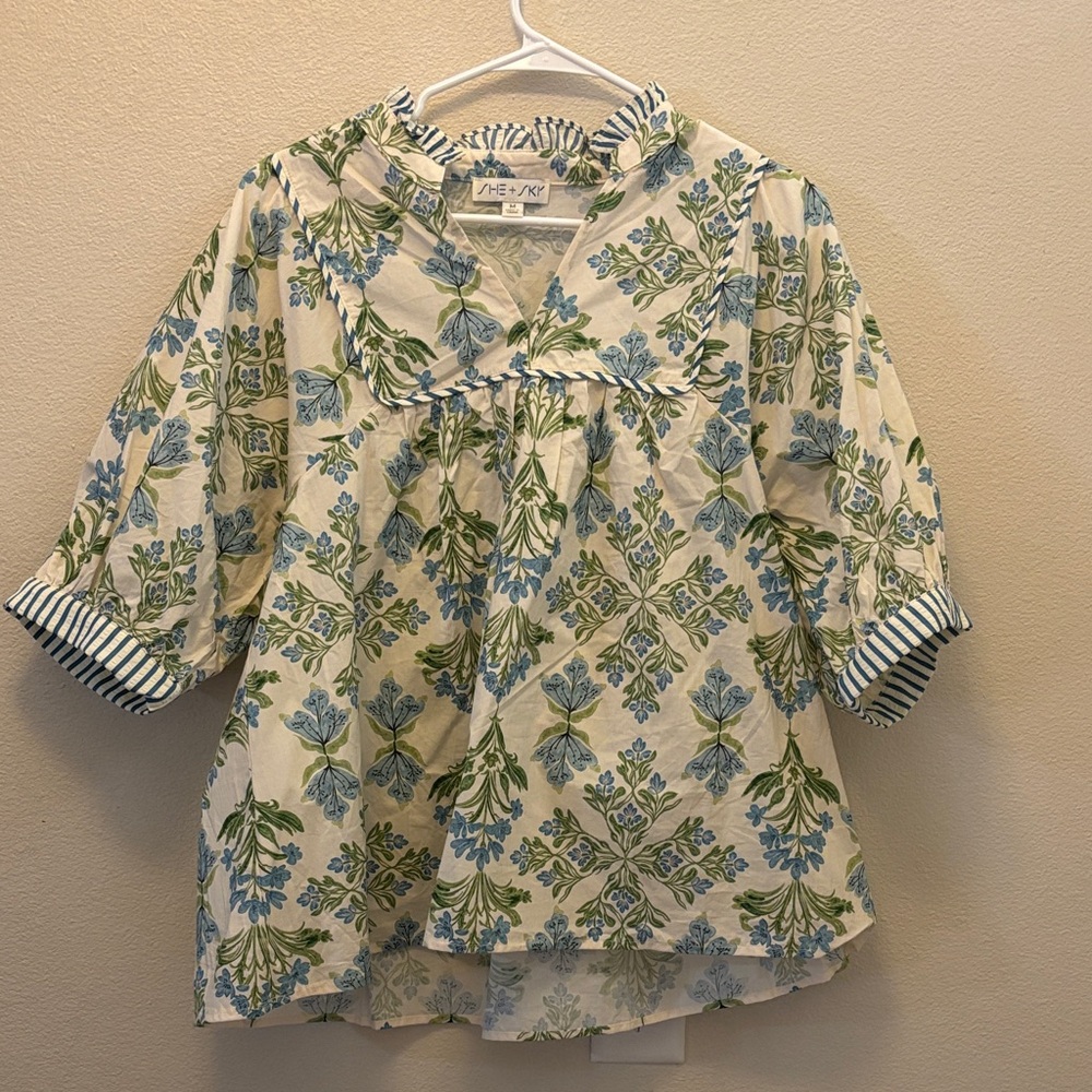 She + Sky womans  Blue & Green Floral Ruffle Collar Blouse